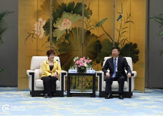 与大陆高层会晤后，79岁洪秀柱说了肺腑之言：两岸统一不能再等！
 
“我是生在台