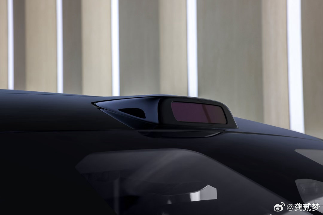 智界V9的实车图来了待会儿我过去静态体验下给大家拍个视频远看实车颜色和体量感都很