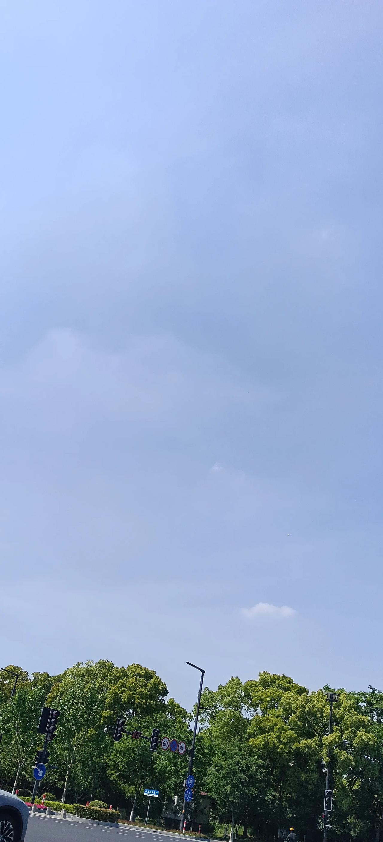 天气好无云，通富路天空随手拍