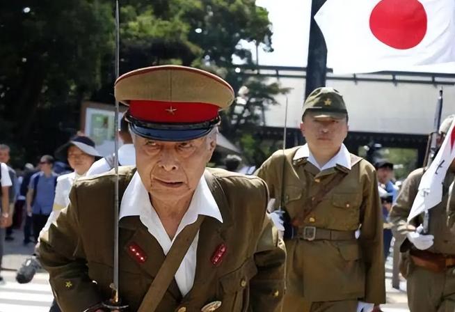 九十多岁的日本退伍老兵松本还想跟中国开战？当被问到为什么这么执着时，他说出了俩个