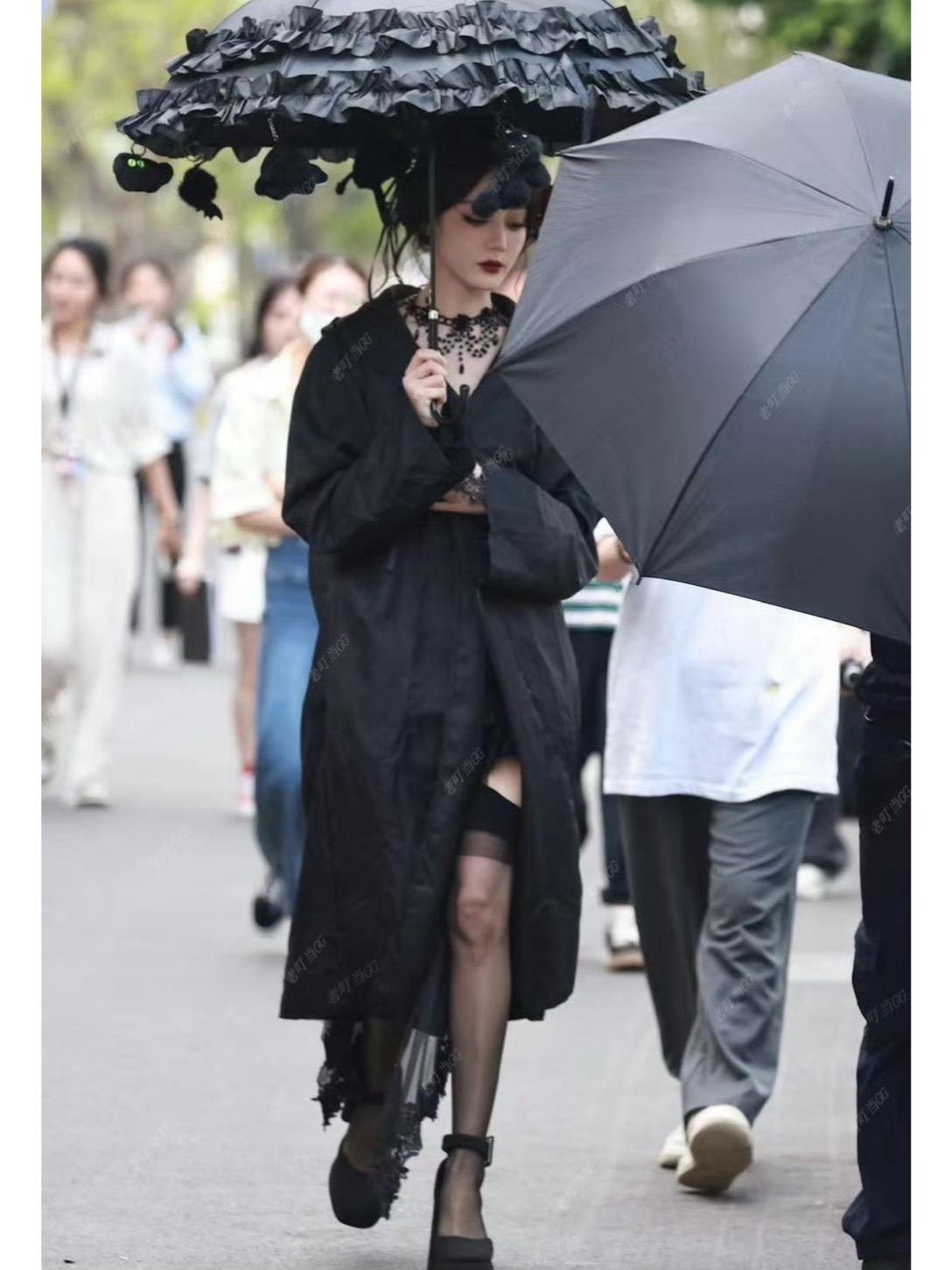 注意看，用心学，热巴穿搭的细节！迪丽热巴 明星穿搭 偶遇明星 内娱掌管穿搭的神