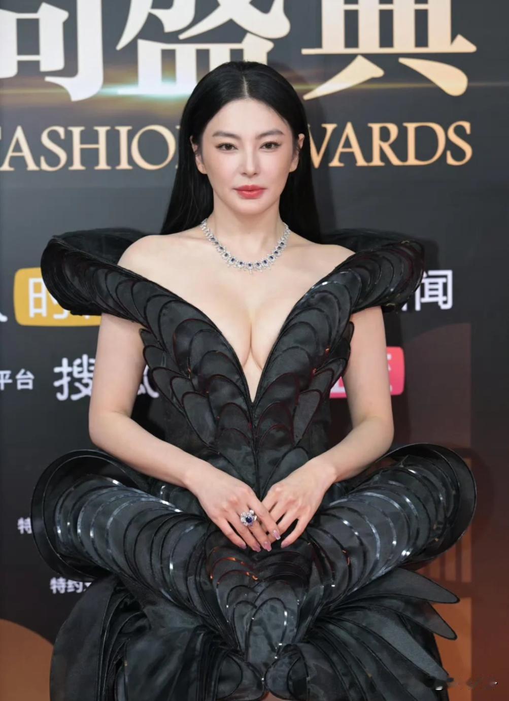 本次搜狐时尚盛典以“自在梦‘享’，How City！”为主题，意在呈现松弛且富有
