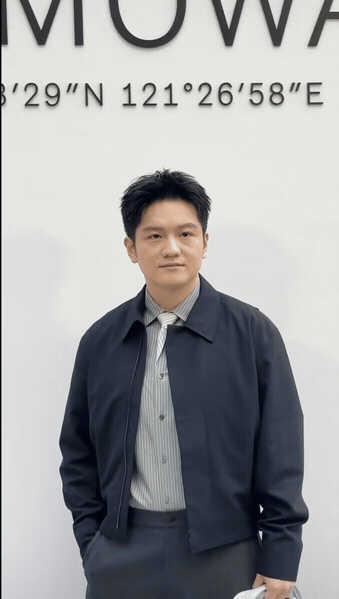 他是无数次救团体于危难的民族英雄，你能说他不是正能量偶像吗？必须是啊！