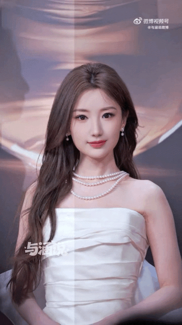 毛晓彤落跑白玫瑰毛晓彤真的太适合落跑白玫瑰了！白裙干净纯粹，自带逃离喧嚣的生命力