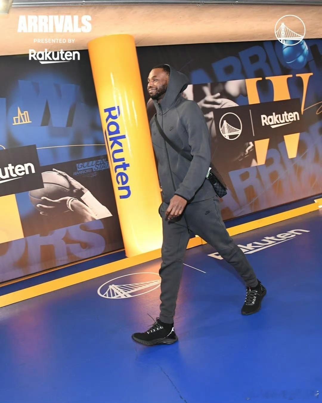 维金斯微微一笑他已赢得了嘴妈的信任 金州勇士[超话]  