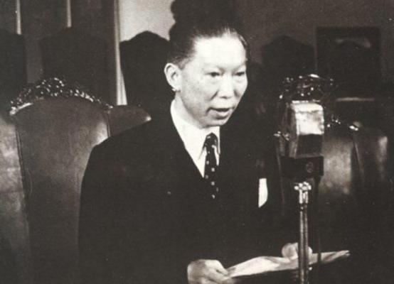 1993年，97岁的薛岳因拖欠房租被告上法庭。面对法官询问，他本可诉说晚年窘迫。