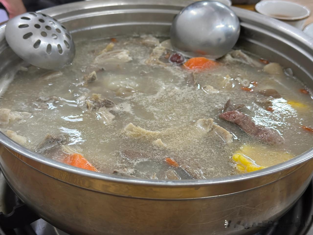 打卡某羊庄
那个水平居然几十座座无虚席，它是怎么做到的？