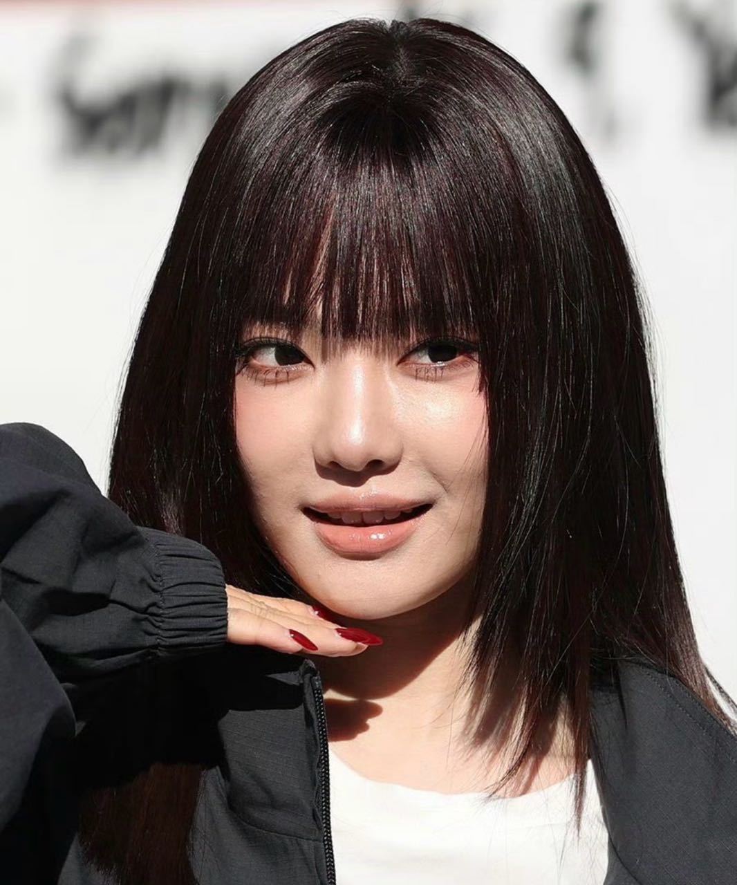 同样是新闻图为什么宁艺卓粉丝老是说 ANNA 模仿宁艺卓 明明0个相似点 