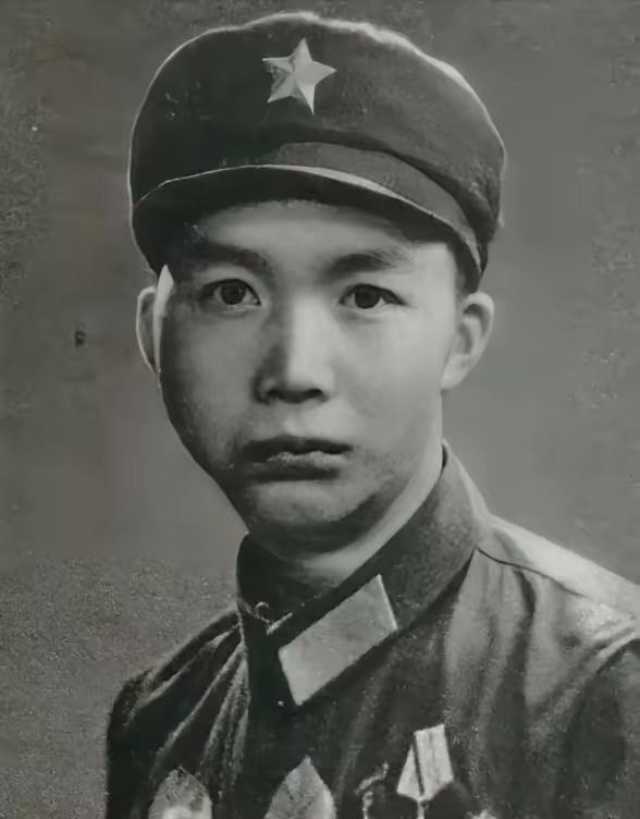 1979年，对越自卫反击战中，一个叫高华忠的士兵，因伤势太重加上失踪，被判“死亡