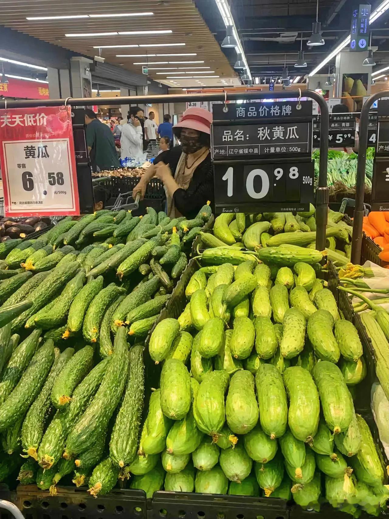 谣言？那么请看超市的标价吧！黄瓜🥒今年为什么这么贵确实不知道，但它就这么贵！#