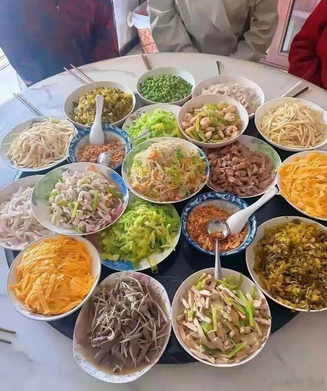 这两桌菜你更喜欢哪一个 
