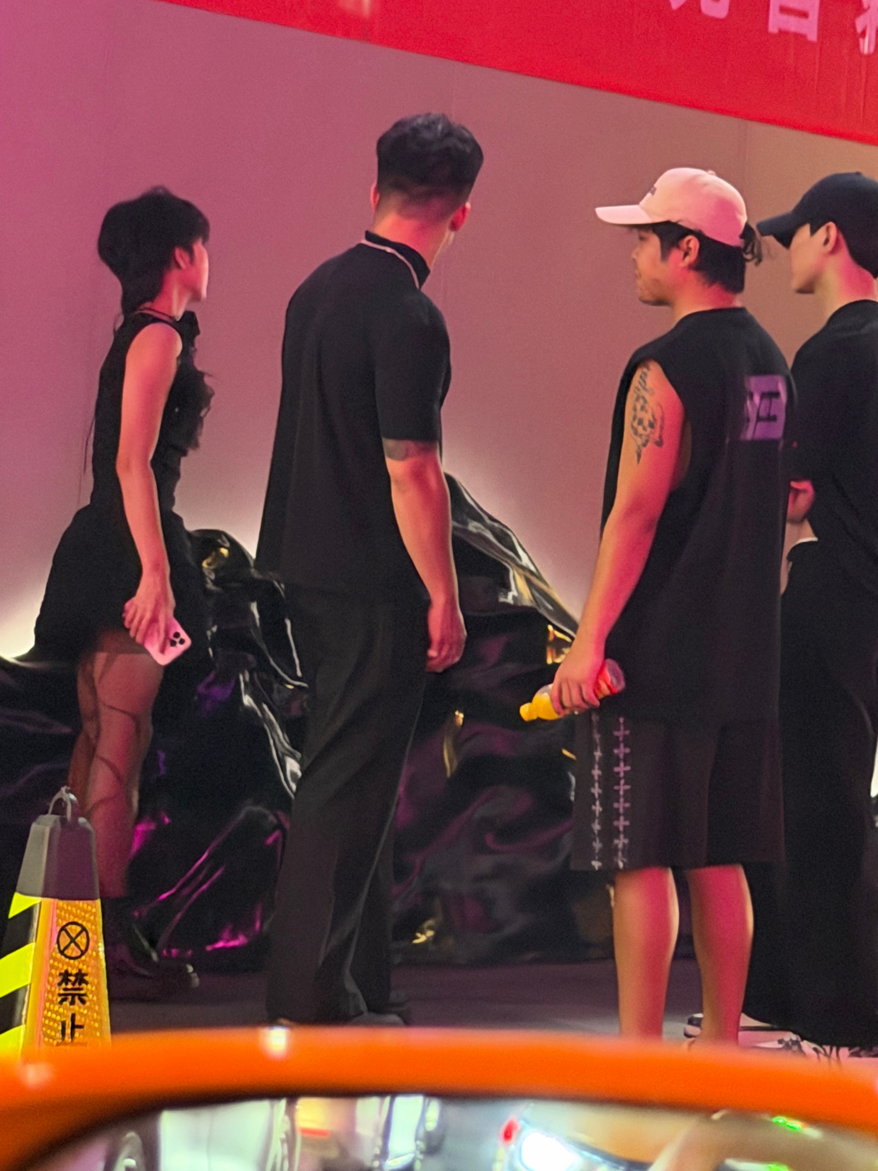 我是到成都了吗 这男的女的wox 