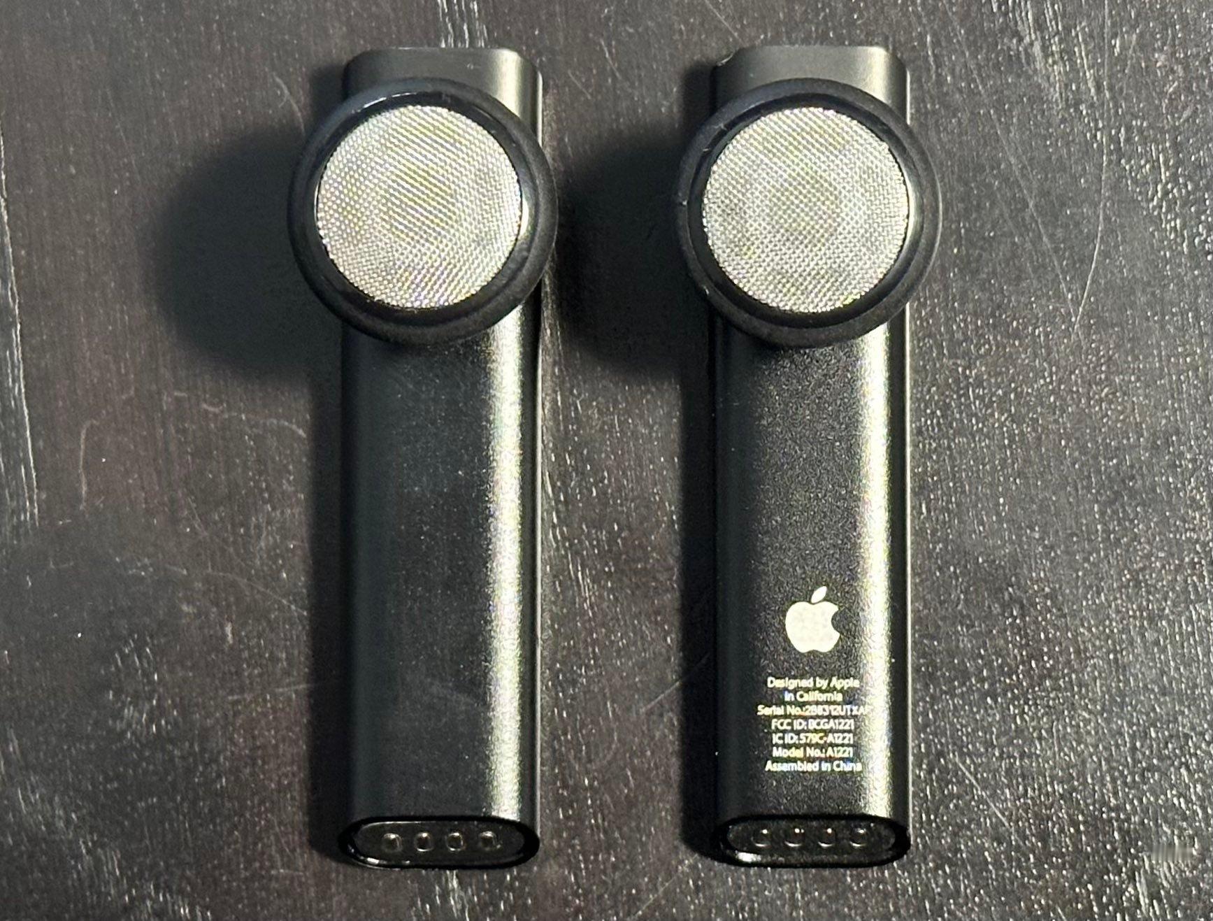 其实在 2007 年苹果就发布会蓝牙耳机，但因为体验太差，最终流产。可以看到充电