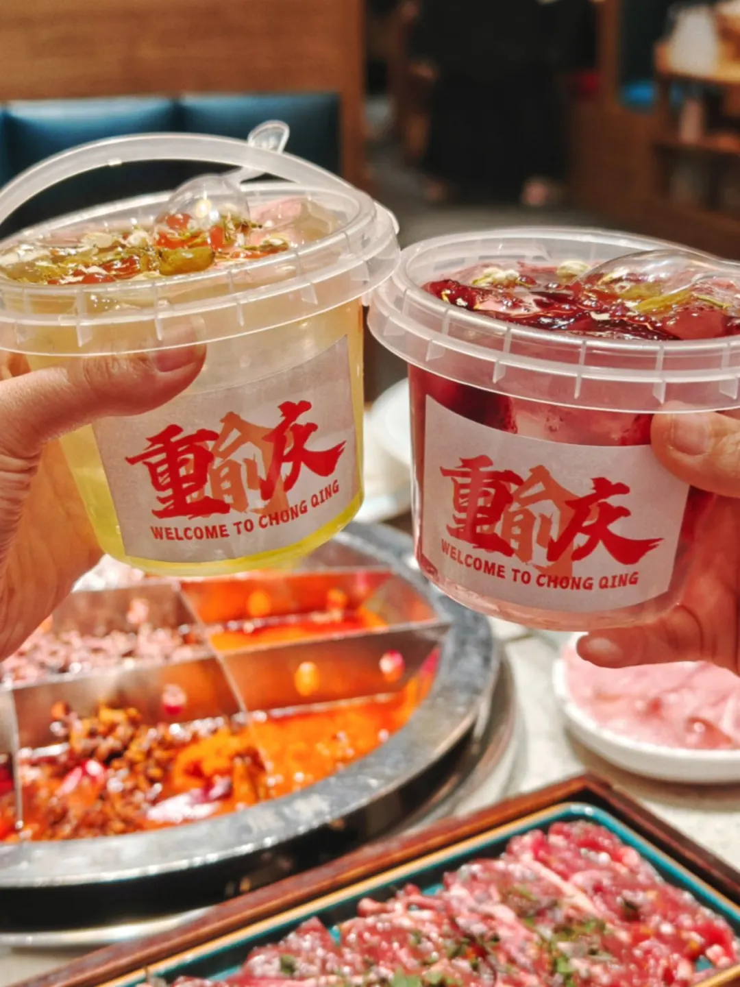 洪崖洞门口！重庆老字号的非遗火锅get√