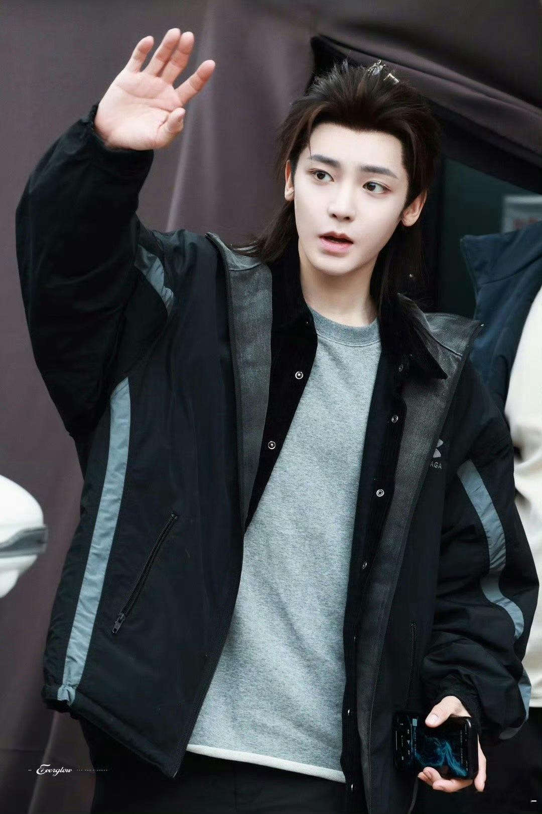 侯明昊你是要从古风小生变清冷佛子吗 真是快哉快哉侯明昊你要当清冷佛子吗