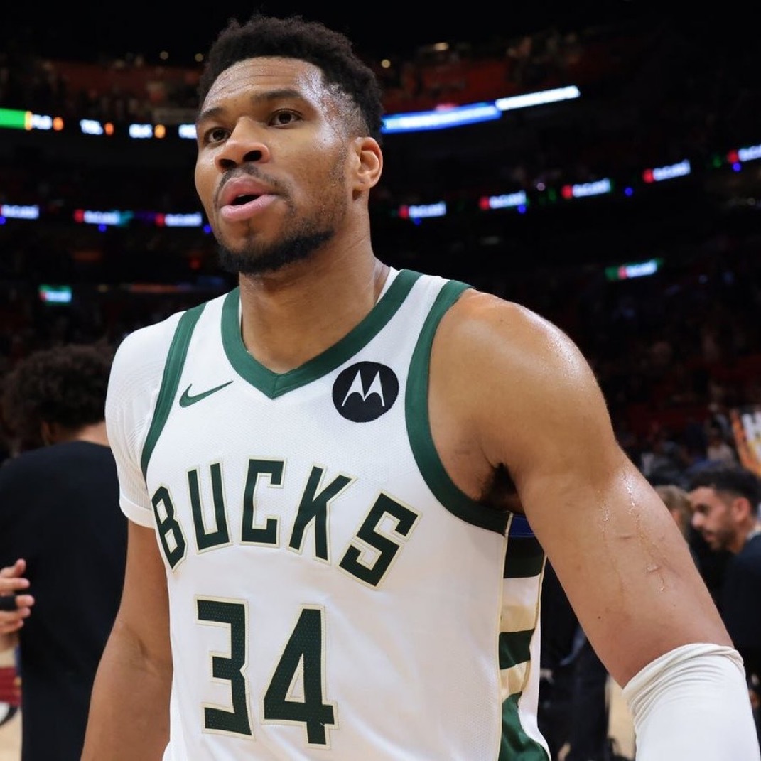 扬尼斯·阿德托昆博在被问及雄鹿队及其本赛季的挣扎时毫不掩饰 👀“我们非常糟糕。