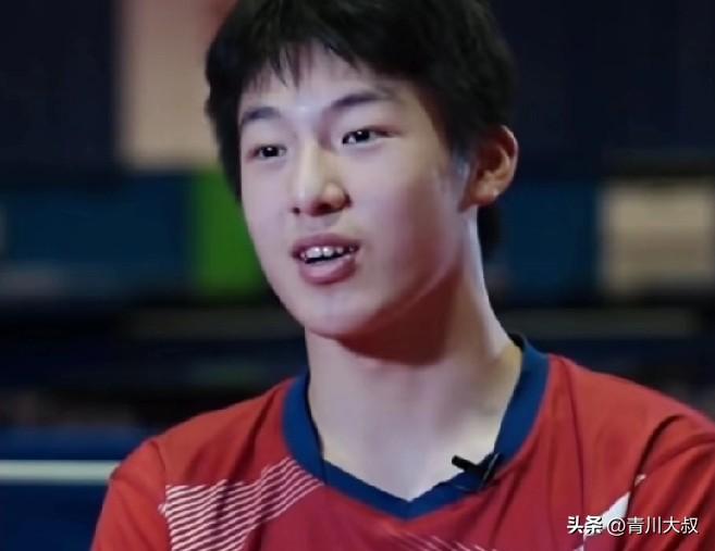 温瑞博拿到亚军后，张继科又火了！
因为温瑞博的偶像是张继科！

小温采访时，
直