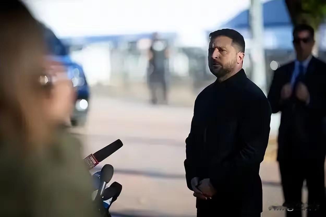 泽连斯基称俄乌冲突接近结束，这说法有点让人摸不着头脑。他还提到特朗普在中东成果激