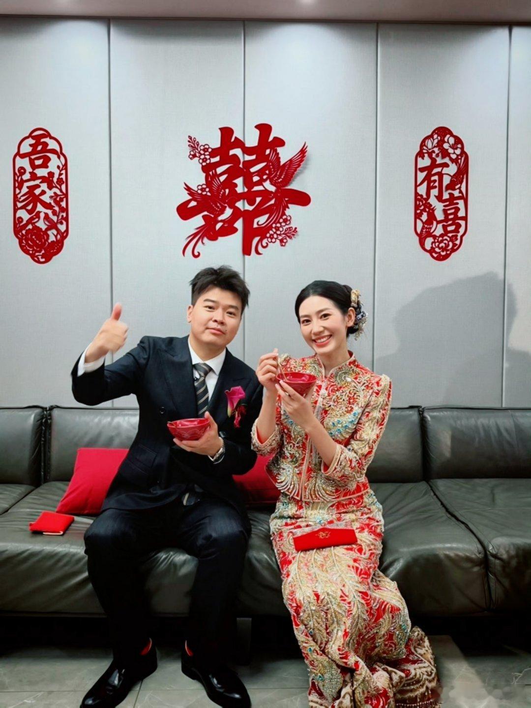 车评人小吕秋晨大婚车评人小吕秋晨大婚整个车队是尊界S800车圈今天普天同庆，小吕