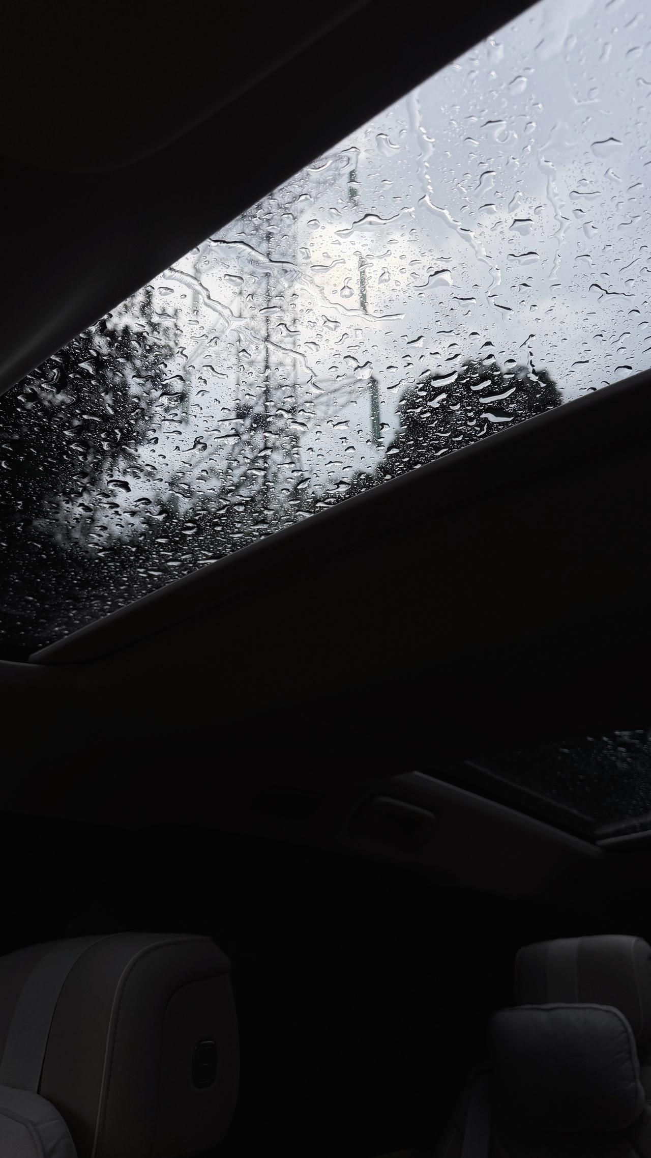 雨天的es8 车内氛围感【来自懂车帝车友圈】