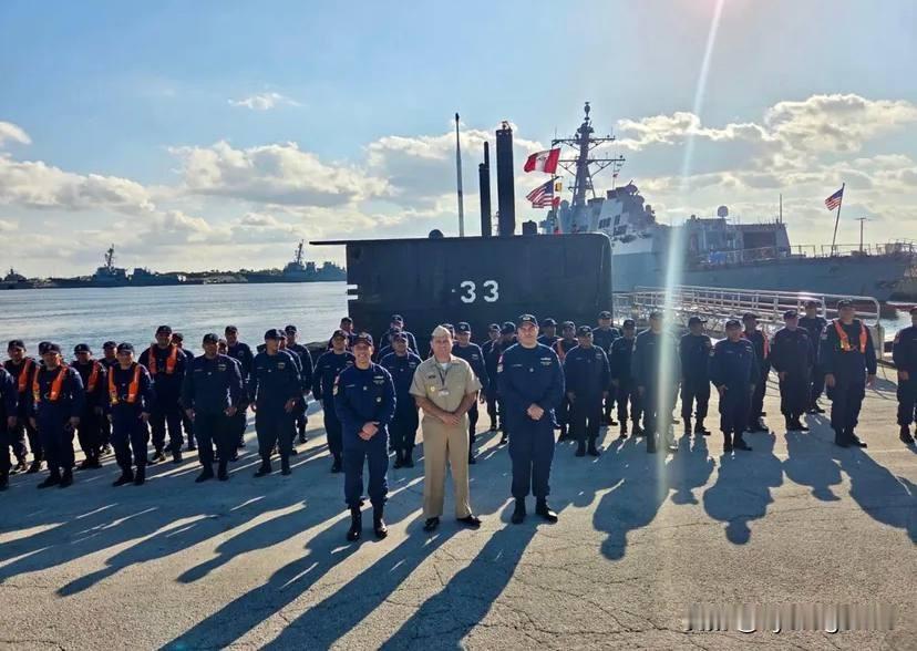 🇵🇪秘鲁海军潜艇“皮萨瓜”号（SS 33）于2025年9月5日在美国海军梅波