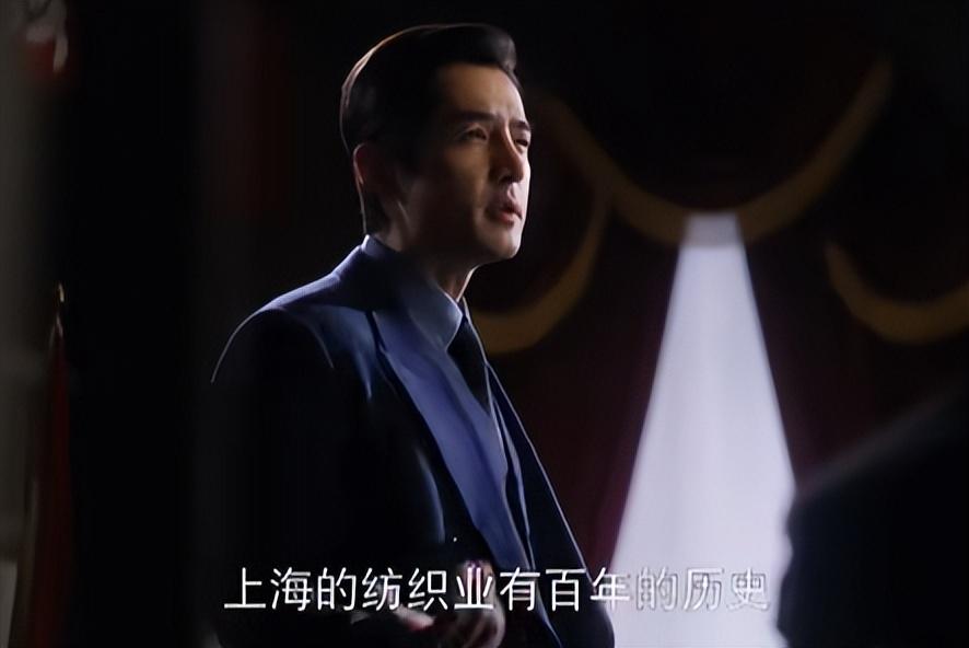 一个秋天的故事:汤家凤提议取消英语主科地位，汽笛声总是先于火车头到达站台
英语为