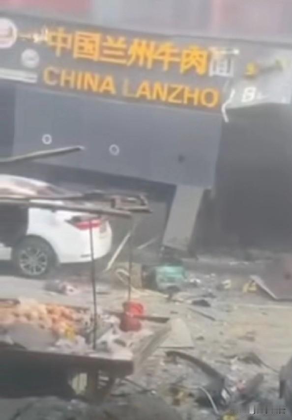 阿富汗中国餐馆门口发生爆炸事件。

1月19日下午，阿富汗喀布尔市一家中国餐馆（