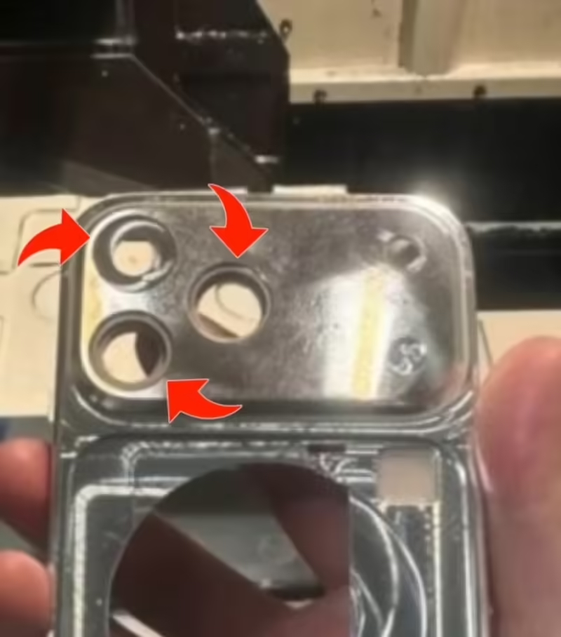 疑似iPhone 17 Pro 铝制机身曝光，要放弃钛金属，使用全铝材质机身了？