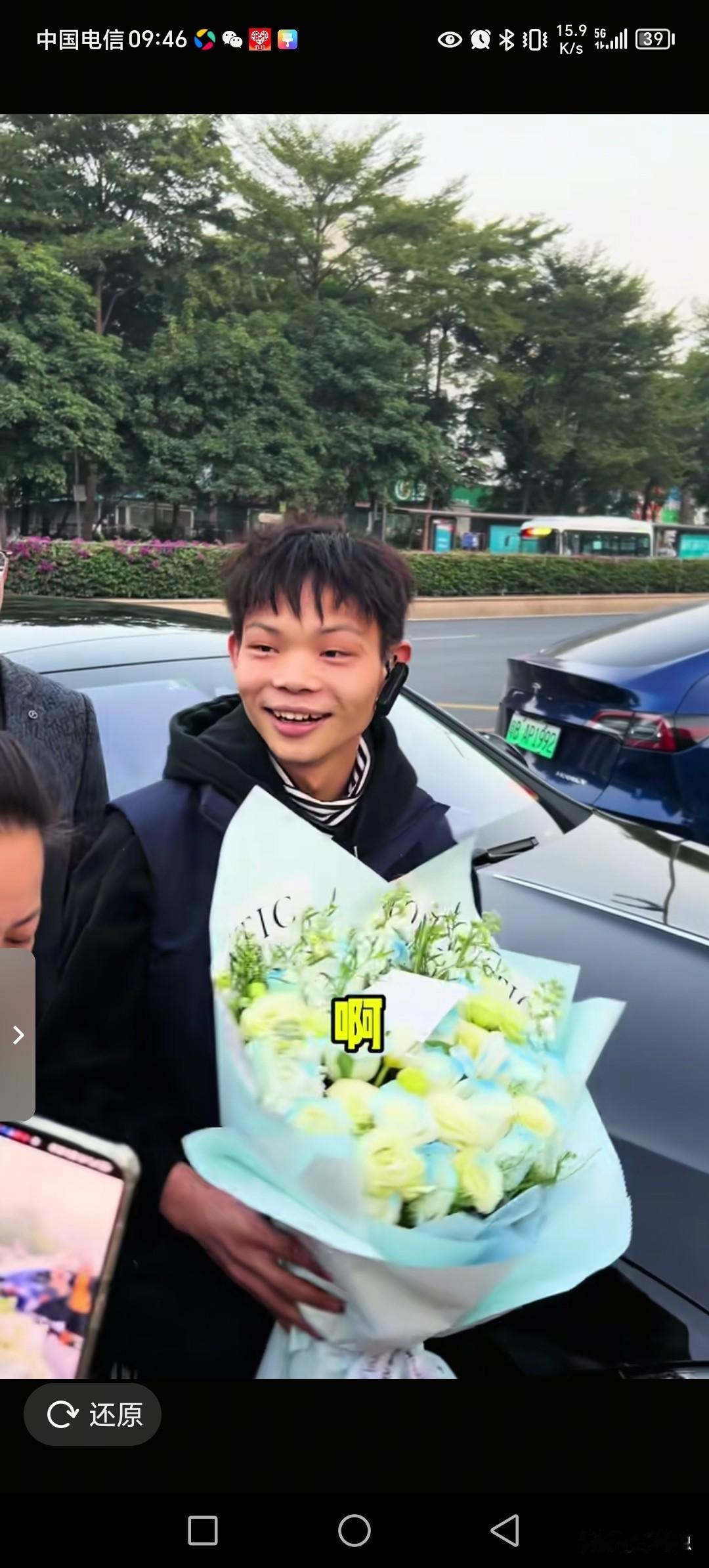 少年烤鸡，小陈这次真的摸一下迈巴赫的钥匙，也体验一下成功的喜悦。
迈巴赫老板，亲