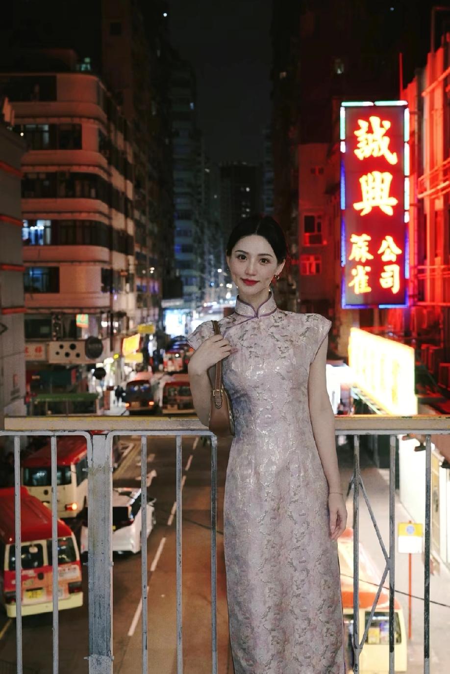 什么样的人才是美人？绝不是千篇一律的网红脸，也不是虚假的滤镜美。真正的美人，美由