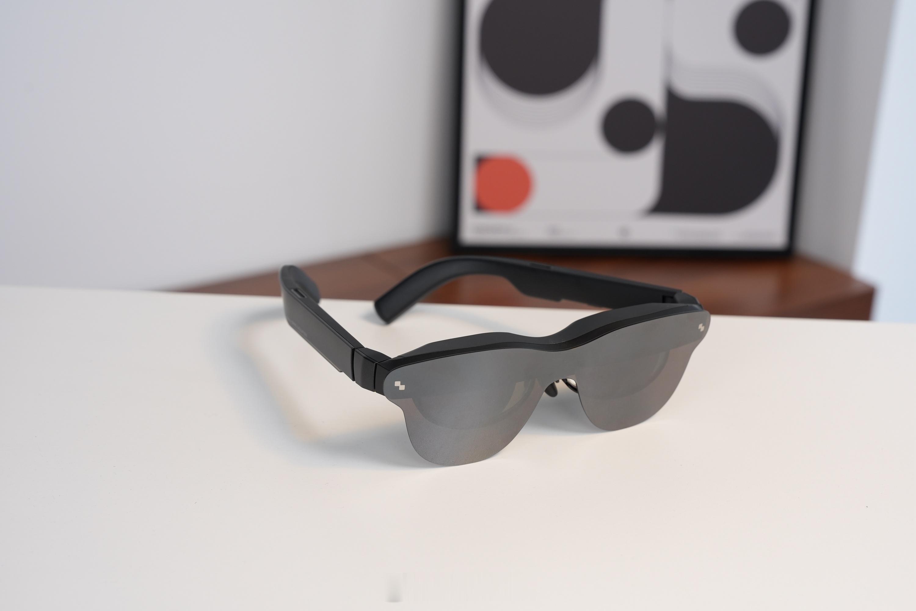 我一直觉得，智能眼镜 ＝ 吃灰。智能眼镜带出门，负重比普通眼镜强，别想着平替眼镜