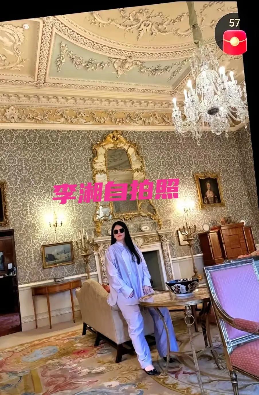 都不知道李湘那个照片是真实的，她的自拍照，身材苗条纤细，时尚大气。美貌有余。
别