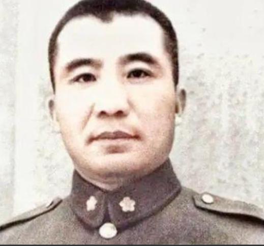 1948年，华东野战军的大帐里，败军之将王耀武低着头，等着挨骂。谁知陈毅老总背着