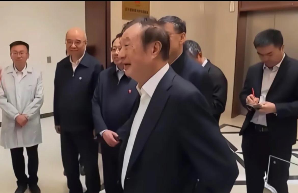 有网友说了个大实话
华为一个人都没去！
任总没去，余承东也没去。

派这样的领导