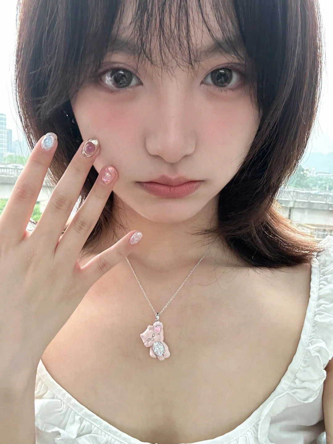 做完美甲后拍照be like