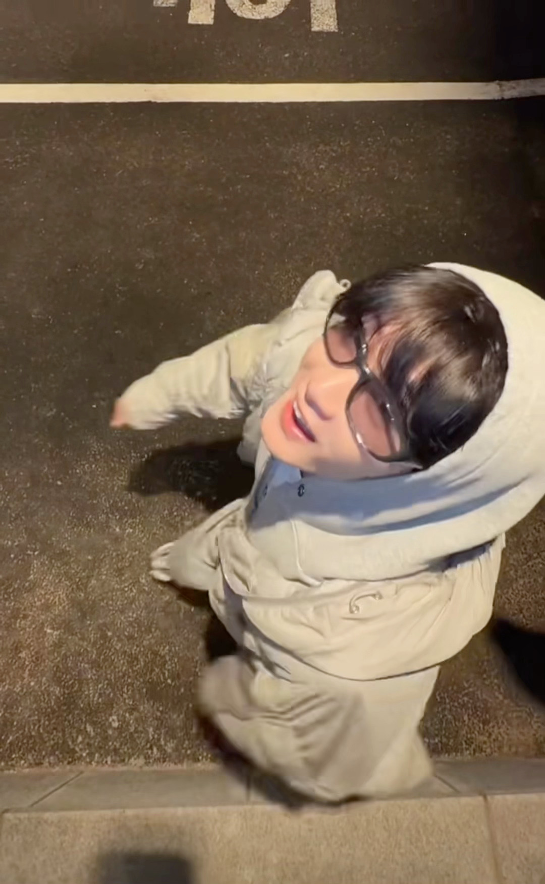 放饭啦！萌物檀健次完全是勾引 ！这个可爱多一口吃掉 😍 