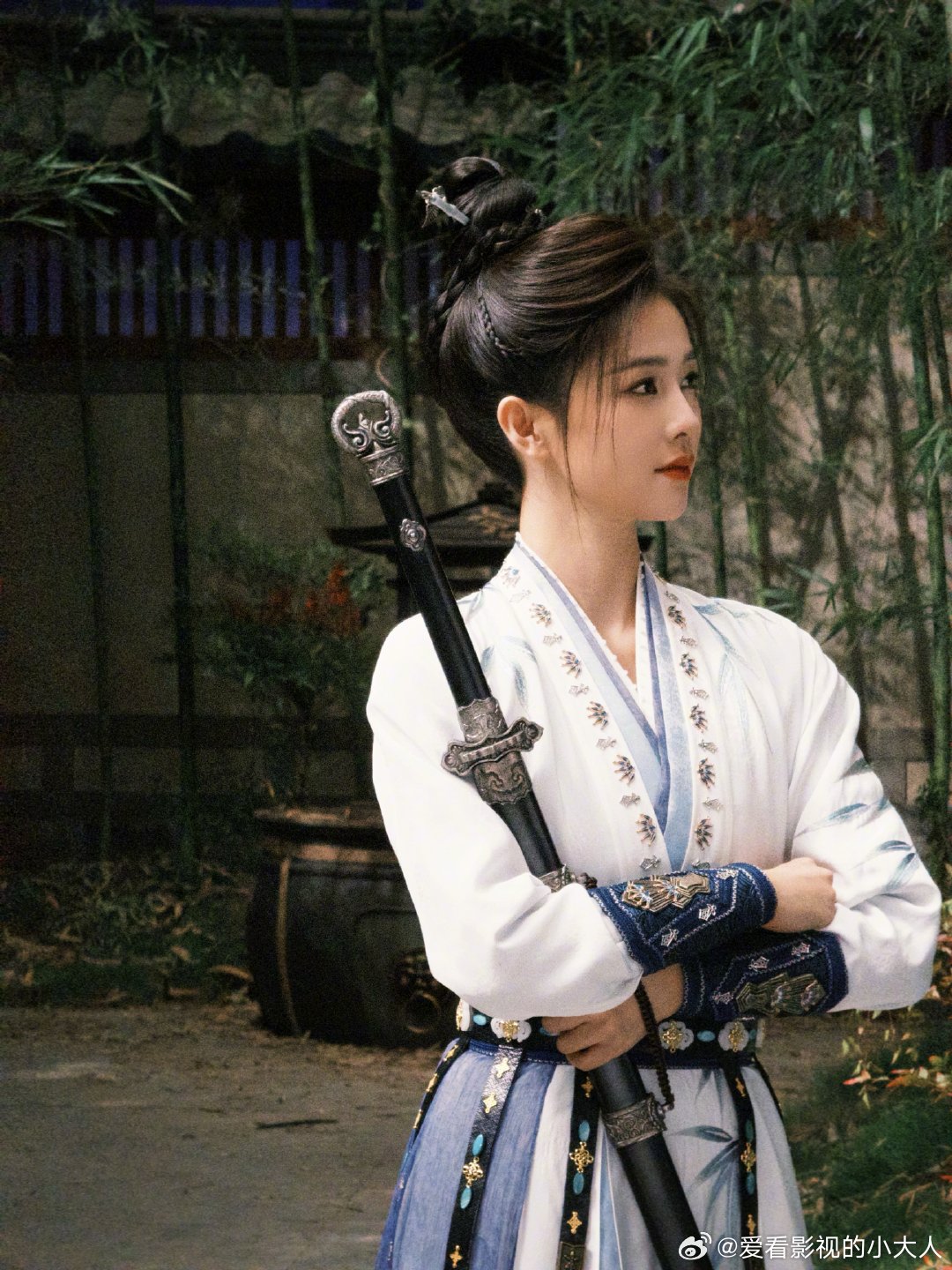 白鹿这么忙白鹿今晚好忙啊 白鹿这么忙，微博之夜还在发微博 