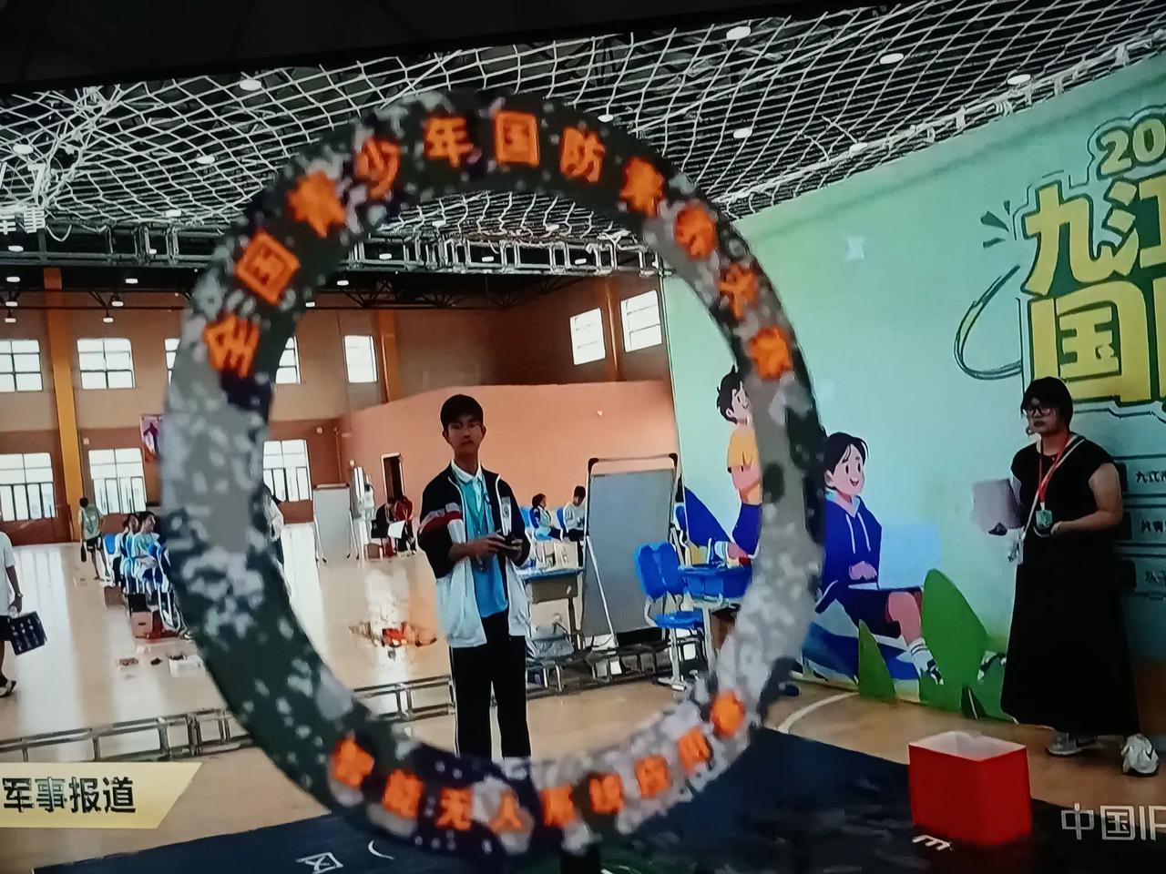 大学生就业以后的主要工作方向就是发展提高自己。就业是稳定，工作要努力！

办公桌
