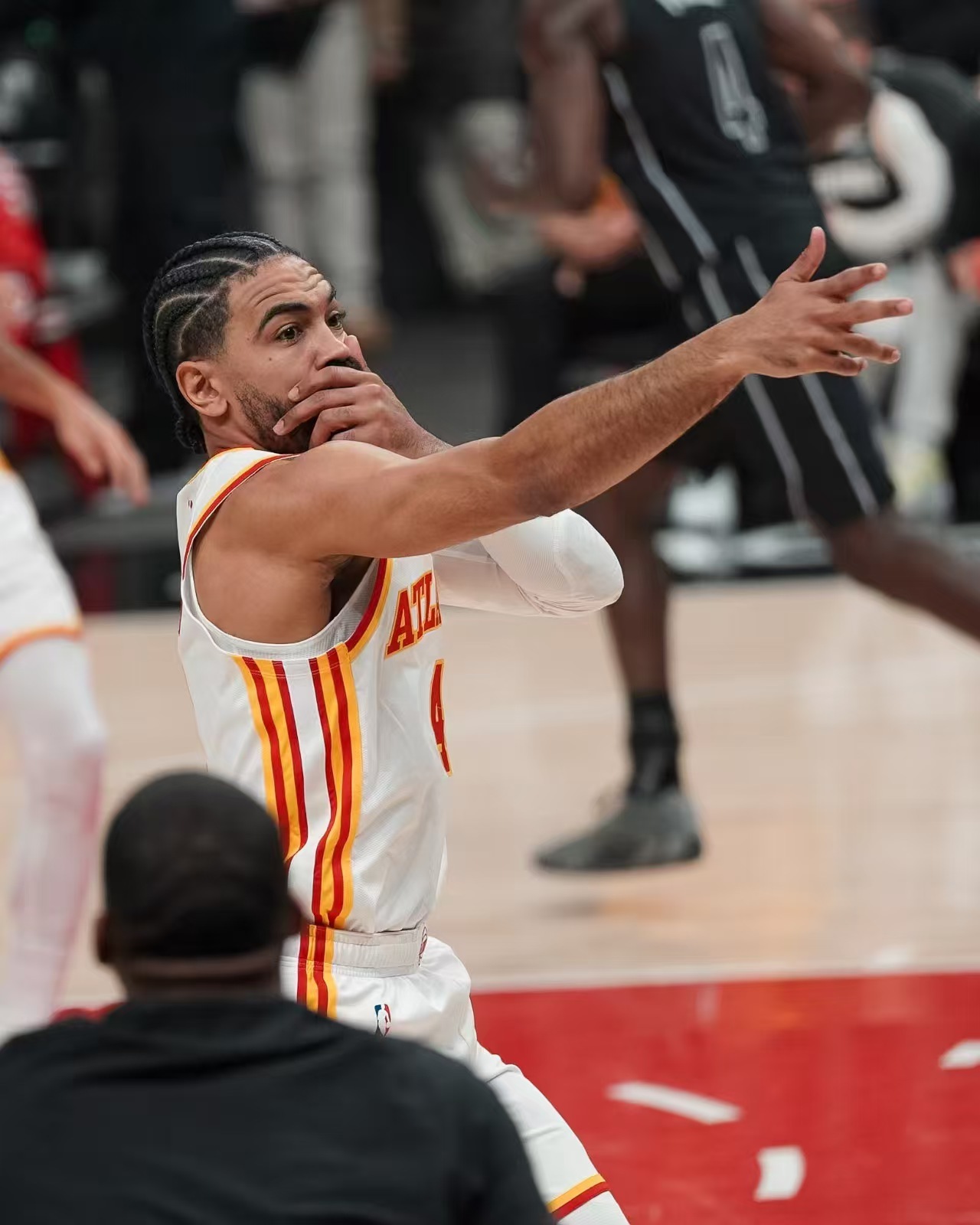 湖人终于有自己的射手了！肯纳德三分绝杀湖人绝杀魔术