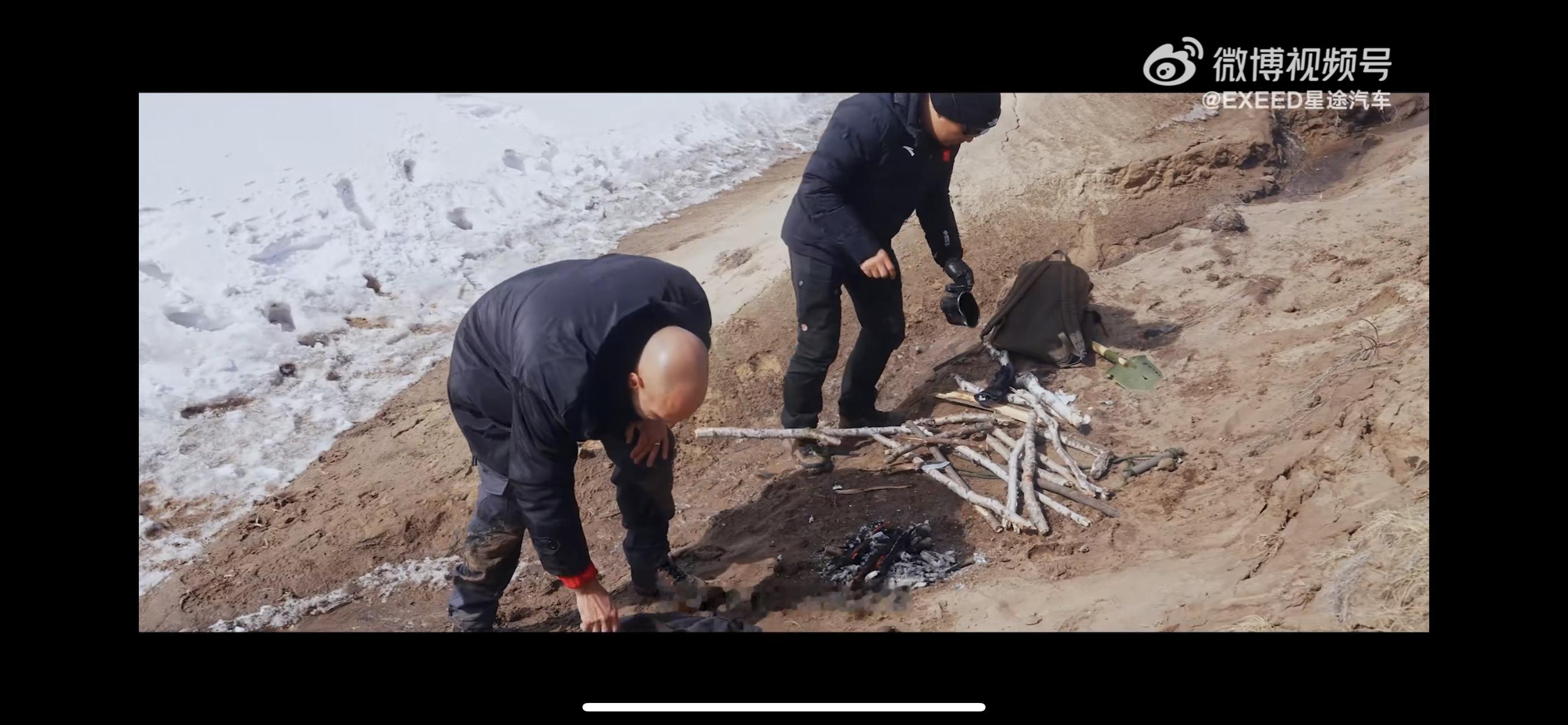 #德爷在死亡谷被埋了# 在严寒的天气下，的车被大雪埋住，车门也被封住。面对恶劣的