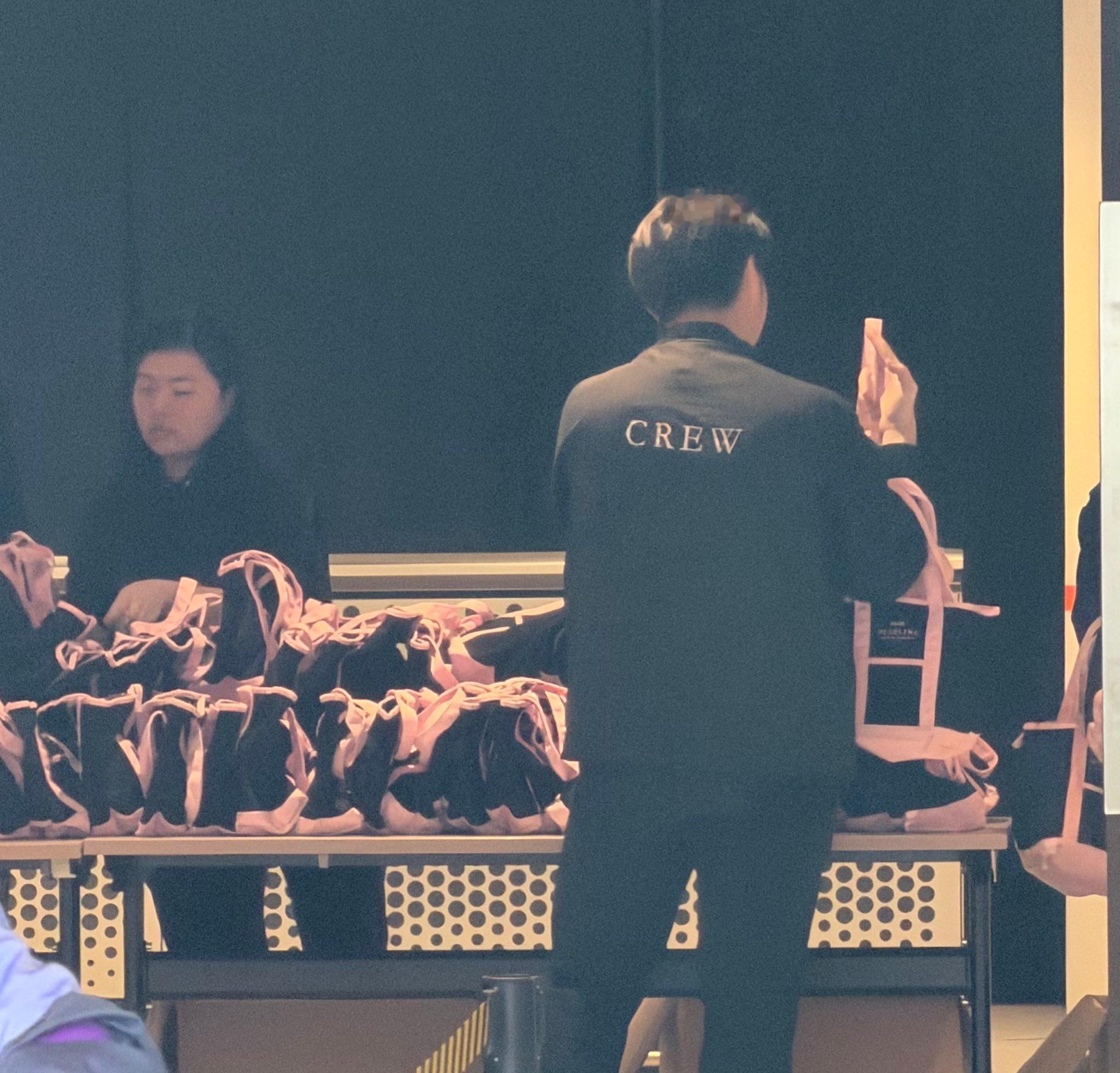 BLACKPINK香港演唱会VIP礼🎁好大一兜子🤩 