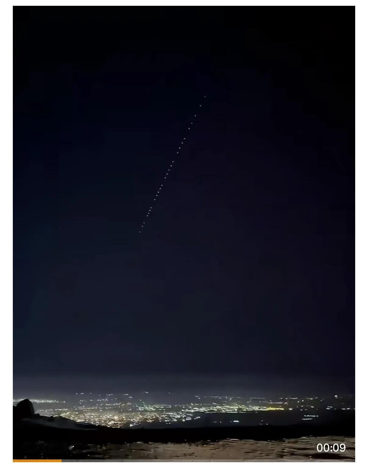 马斯克刚刚在伊朗免费开通了星链网络，他誓言要保持网络运行，阻止伊朗政权任何关闭该