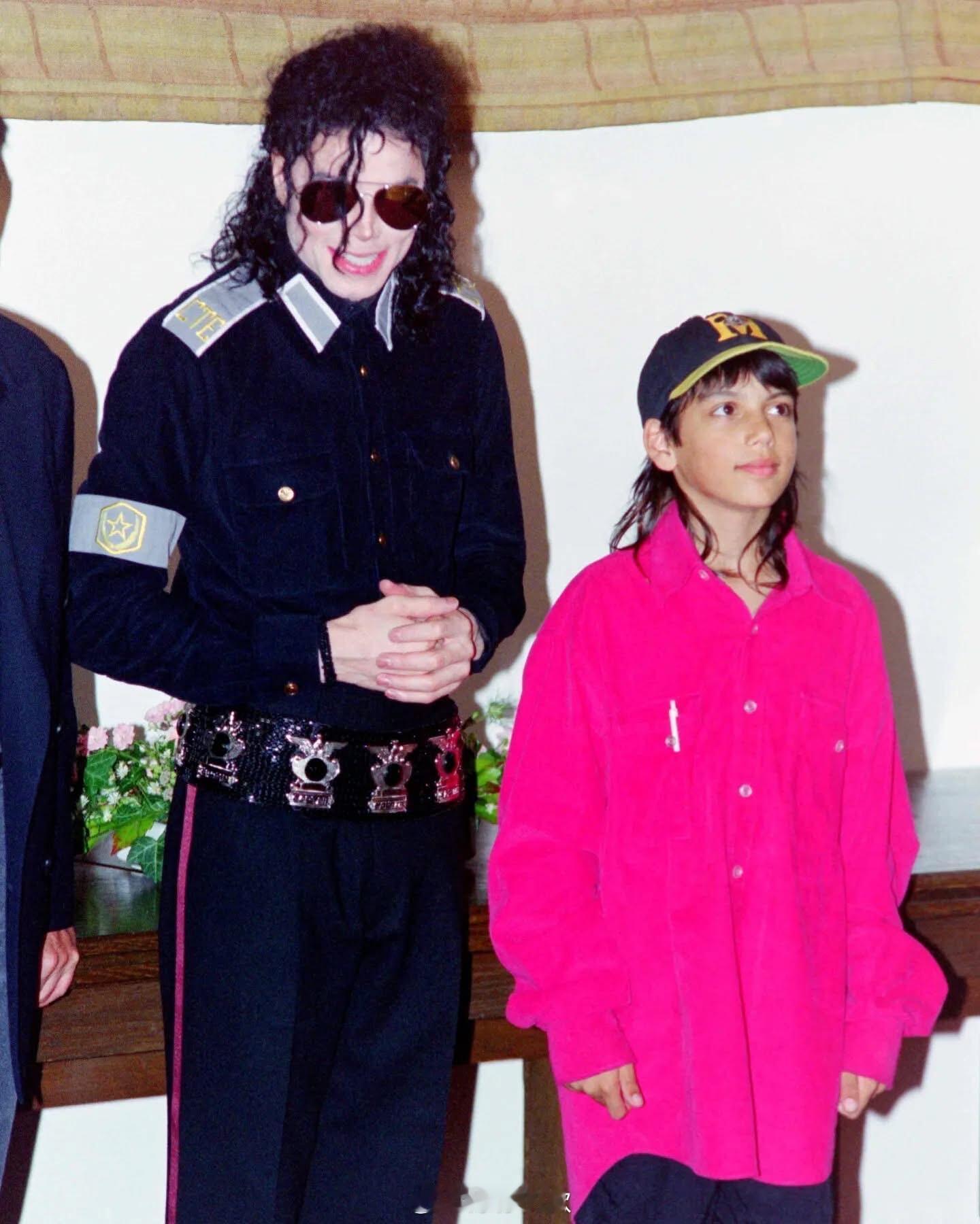 迈克尔在慕尼黑危险巡演开始前捐赠4万马克“非常感谢，我很幸运能来到这里，”迈克尔