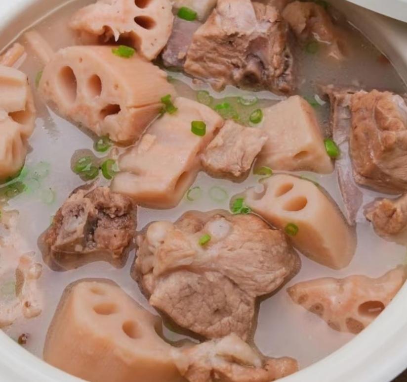 中国人过年，就离不开那顿热热乎乎的团圆饭，来和小编一起觅味江城大武汉年味儿吧
