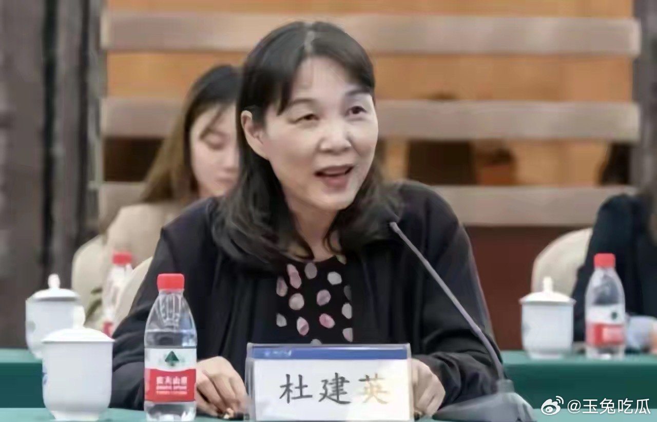 杜建英最大的错误，就是高估了自己在宗家中的地位。签协议那会儿，她拿了钱，也得了点