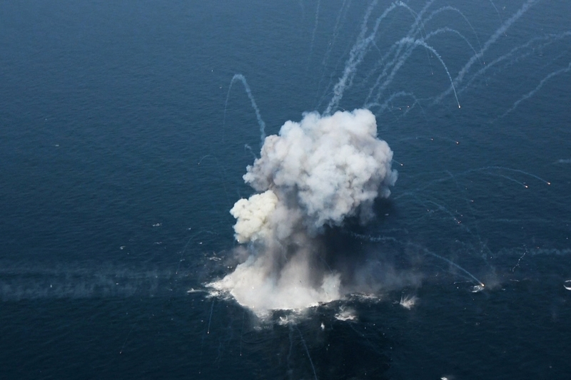 #CIA前特工爆料美国即将打伊朗# 尽管美国与伊朗定于26日在日内瓦举行被视作“