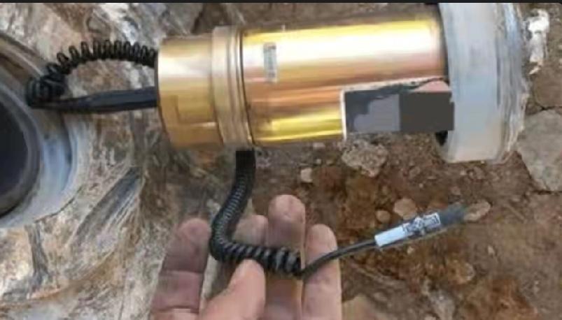 细品伊朗摧毁美国三枚巨型钻地弹

第一，所谓“摧毁”，真相是“清理遗留”
 
根