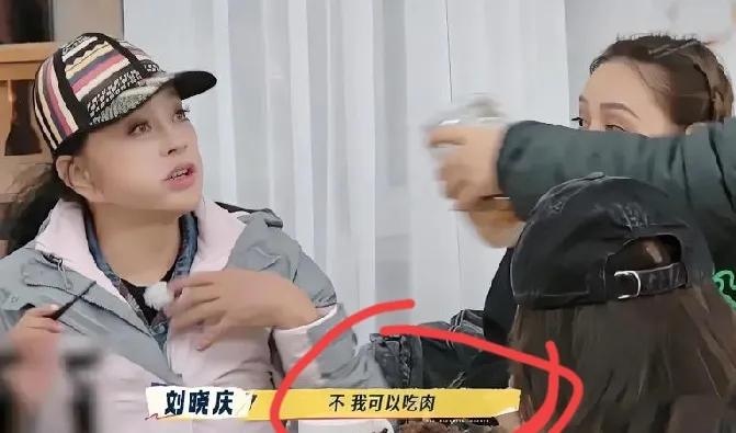 刘晓庆让我想起了很多空巢老人，她们很怕孤单，一旦有年轻人去陪她们，她们就会努力表