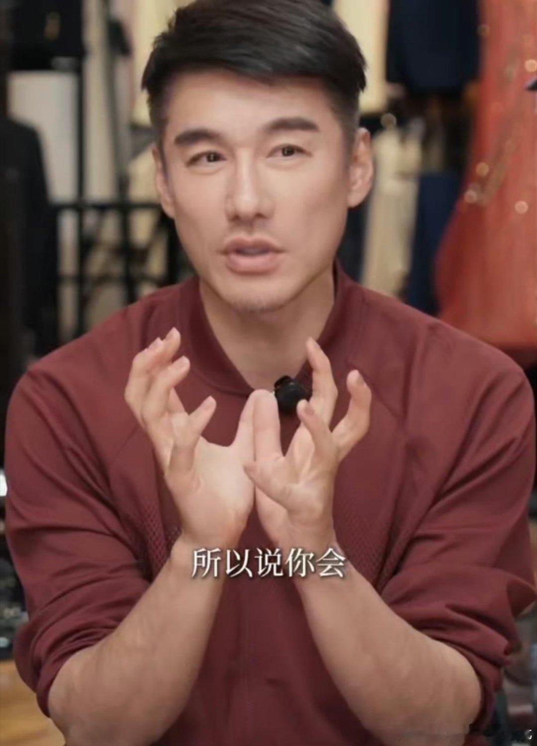 胡兵看到瞿颖哭想妈妈了这大概就是老友最珍贵的地方，能共情对方的悲欢，别人的伤感也