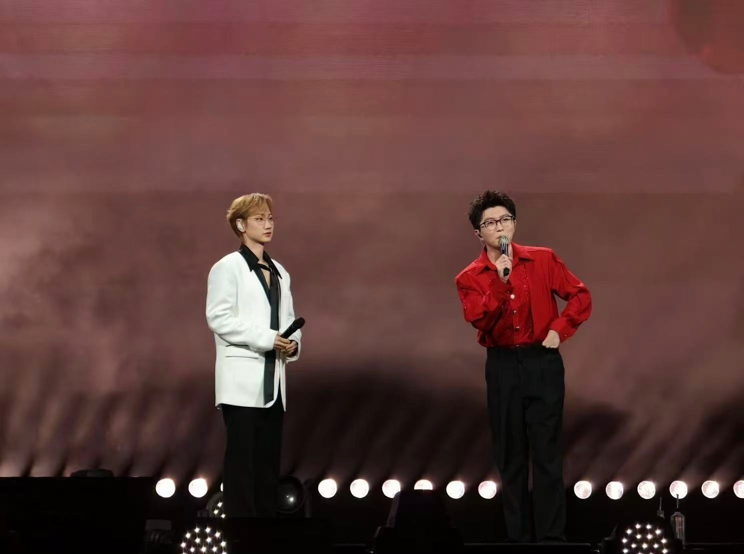 毛不易演唱会嘉宾汪苏泷哇！期待[打call]毛不易宁波演唱会嘉宾汪苏泷 ​​​